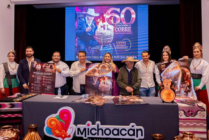 Dayana Pérez presenta el cartel oficial de la 60 Feria Nacional del Cobre y el LXXXI Concurso Nacional de Cobre Martillado