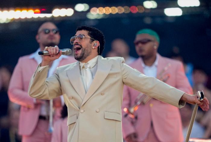 De la salsa al reguetón: Así fue el emotivo concierto de Bad Bunny en el Estadi Olímpic
