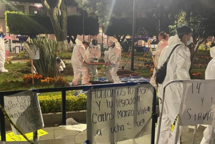 De nueva cuenta realiza FGE diligencias en el lugar donde fue ultimado el alcalde Carlos Manzo