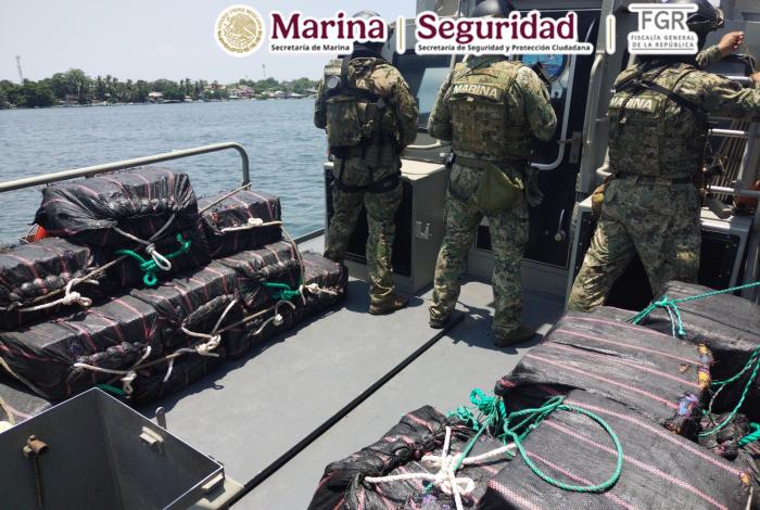 Decomisan más de tonelada y media de dr0ga en mar de LC