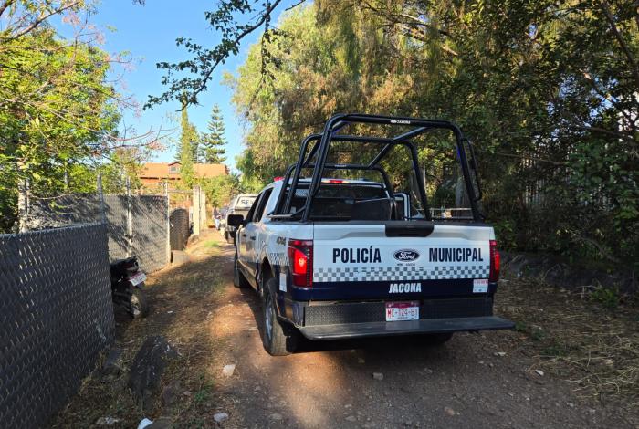 Dejan cuerp0 tirado sobre la brecha rumbo a la comunidad de Charapecos, en Jacona