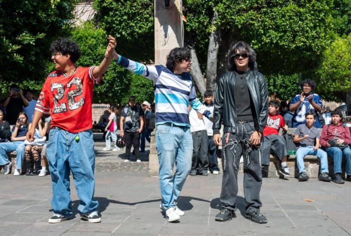 Del TikTok a Plaza de Armas: jóvenes realizan batallas de aura en Morelia