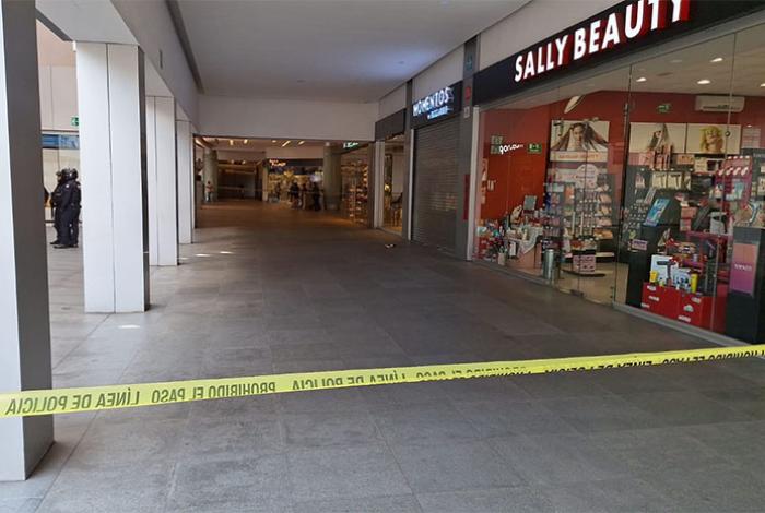 Delincuentes asaltan joyería y realizan disparos en la Plaza Ágora de Uruapan