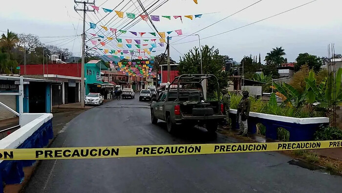  Delincuentes desatan tiroteo contra el Ejército en Ziracuaretiro