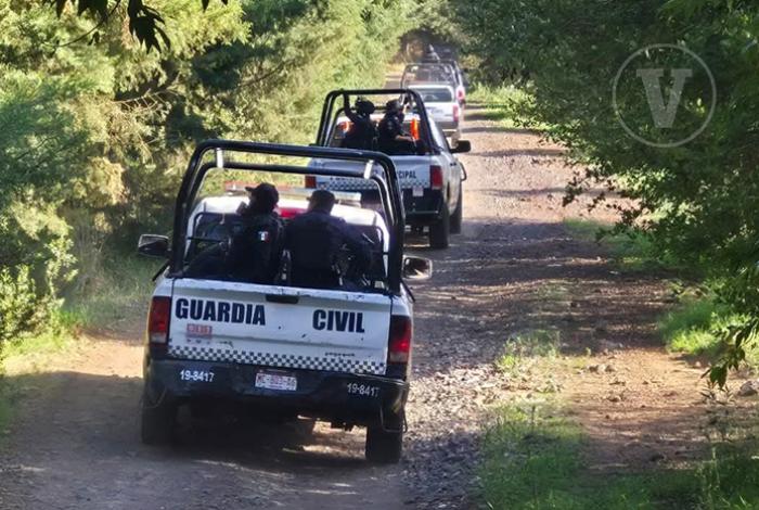 Delincuentes huyen tras enfrentarse contra policías, en los límites de Tingambato y Ziracuaretiro