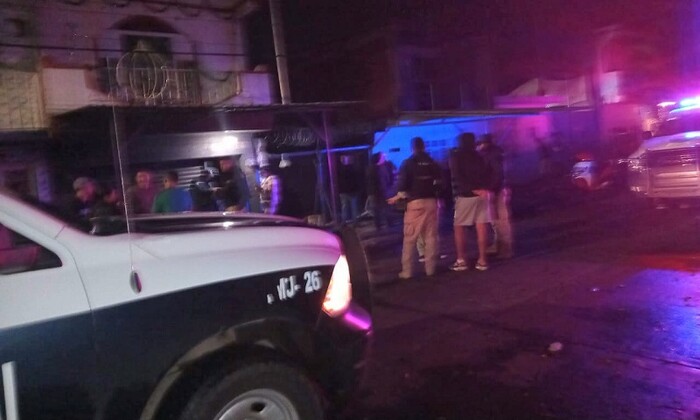  Delincuentes lanzan bombas molotov a tienda de ropa deportiva, en Uruapan