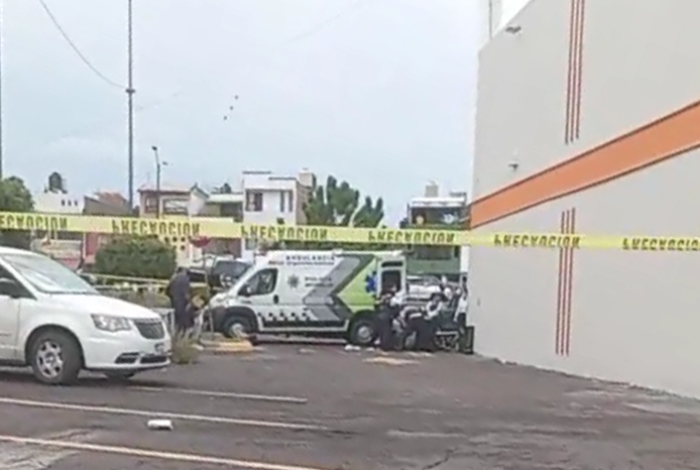 Delincuentes perpetran atentado en una tienda del norte de Morelia; hay 2 detenidos y un lesionado