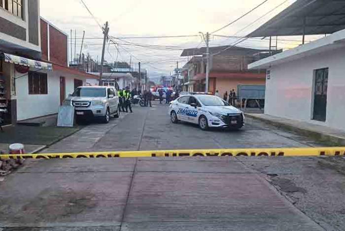 Delincuentes persiguen y asesinan a un hombre en la Ramón Farías, de Uruapan