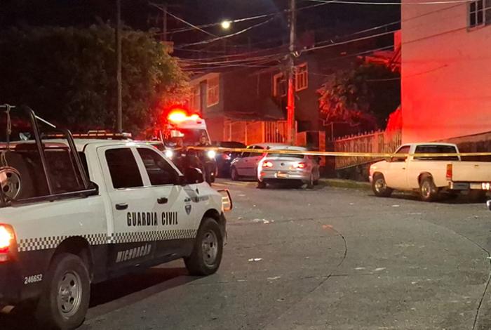 Delincuentes persiguen y matan a un automovilista en Infonavit Balcones, en Uruapan