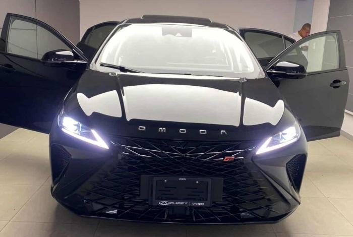 Delincuentes roban vehículo Omoda en la carretera libre Pátzcuaro-Uruapan