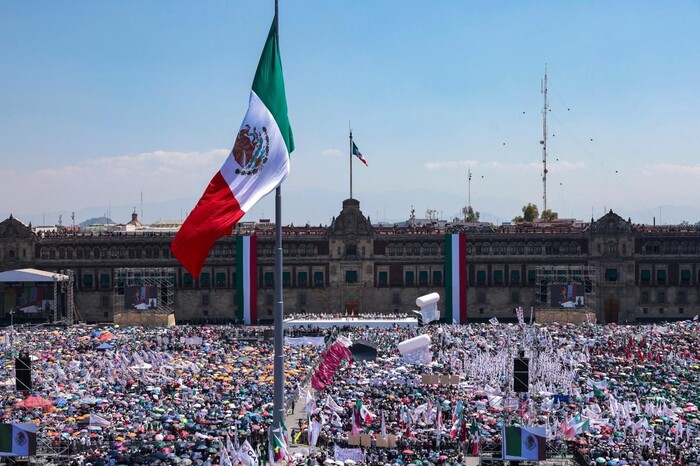  DEMOSTRAMOS QUE EL PUEBLO DE MÉXICO ES MUCHA PIEZA; JUNTAS Y JUNTOS SOMOS MÁS: PRESIDENTA CLAUDIA SHEINBAUM ANTE MILES DE MEXICANOS Y MEXICANAS EN EL ZÓCALO