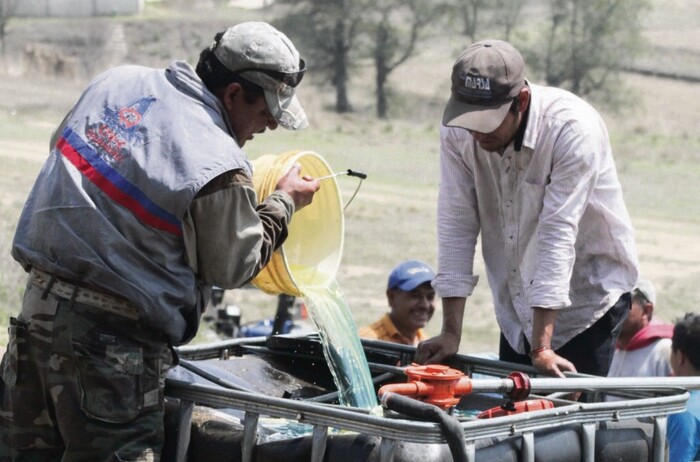 Denuncian que empresas cómplices de EU compran huachicol a cárteles