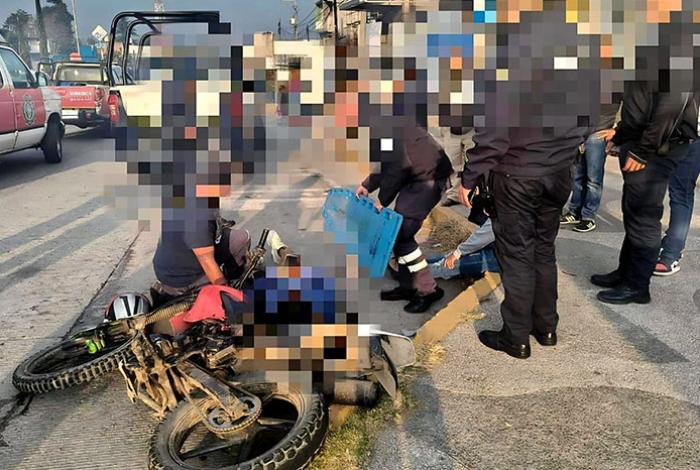 Derrape de moto deja 2 heridos en el libramiento de Zitácuaro