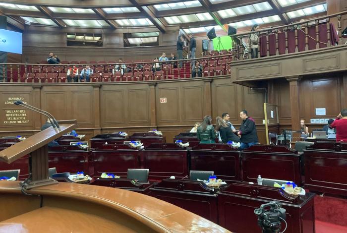 Descartan diputados crear comisión legislativa para protección a periodistas