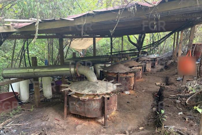 Descubren laboratorio clandestino entre Los Reyes y Peribán