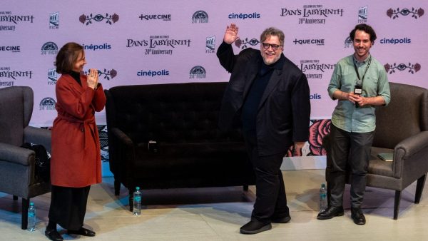 Desde las 2 de la mañana, fans esperan a Guillermo del Toro en Morelia