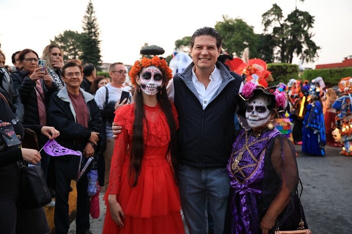  Desfile de Catrinas y Catrines rompe récord: reúne a más de 3 mil 200 participantes