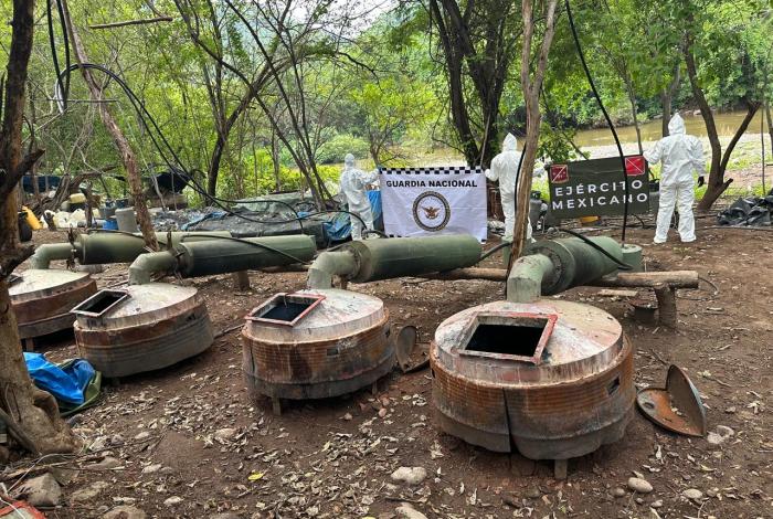 Desmantelan tres narc0laboratorios en Michoacán