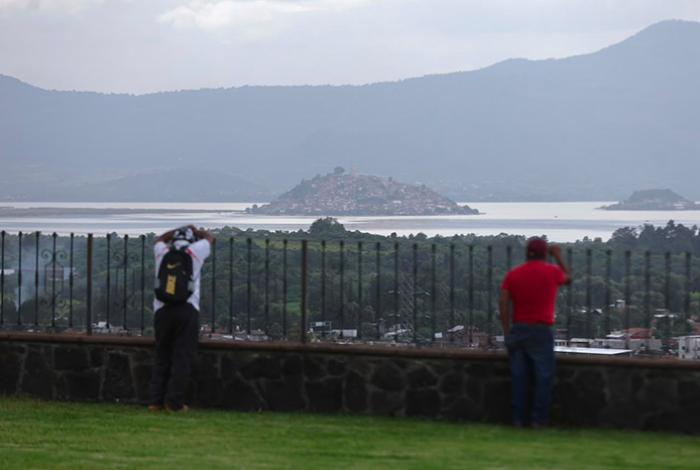 Destaca Bedolla trabajo de 40 comunidades indígenas en recuperación del Lago de Pátzcuaro