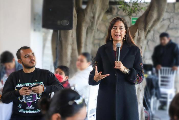 Destaca Gaby Molina logros históricos en educación