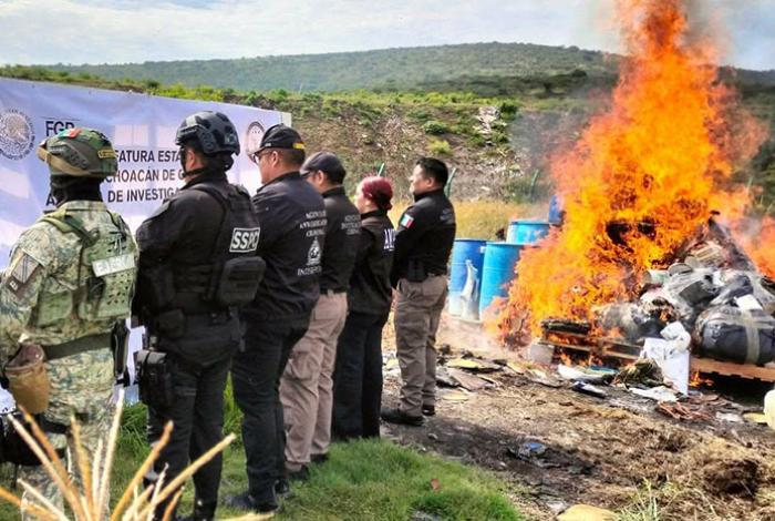 Destruyen droga, precursores químicos y objetos del delito asegurados en operativos registrados en Michoacán