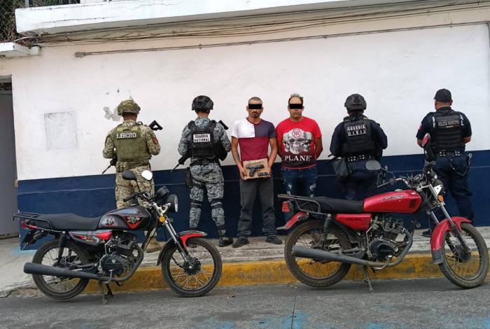 Deti3nen a dos en Uruapan; iban en moto rob4da y arm4dos