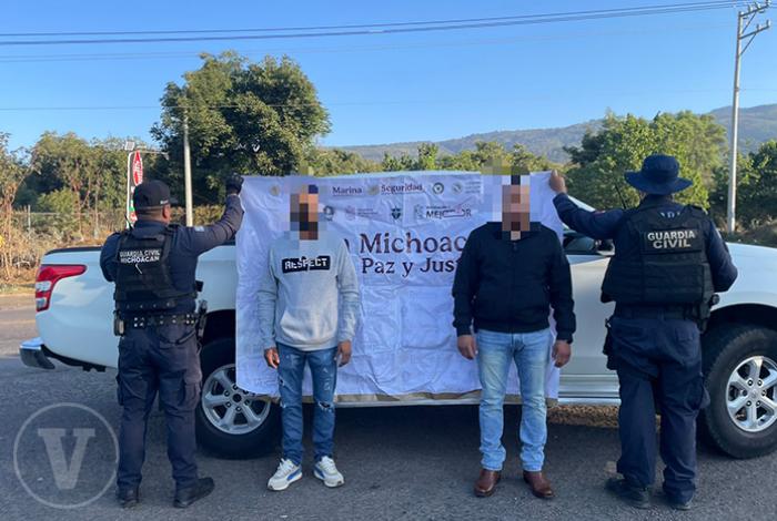 Detiene Guardia Civil a dos uruapenses en una camioneta involucrada en hechos delictivos
