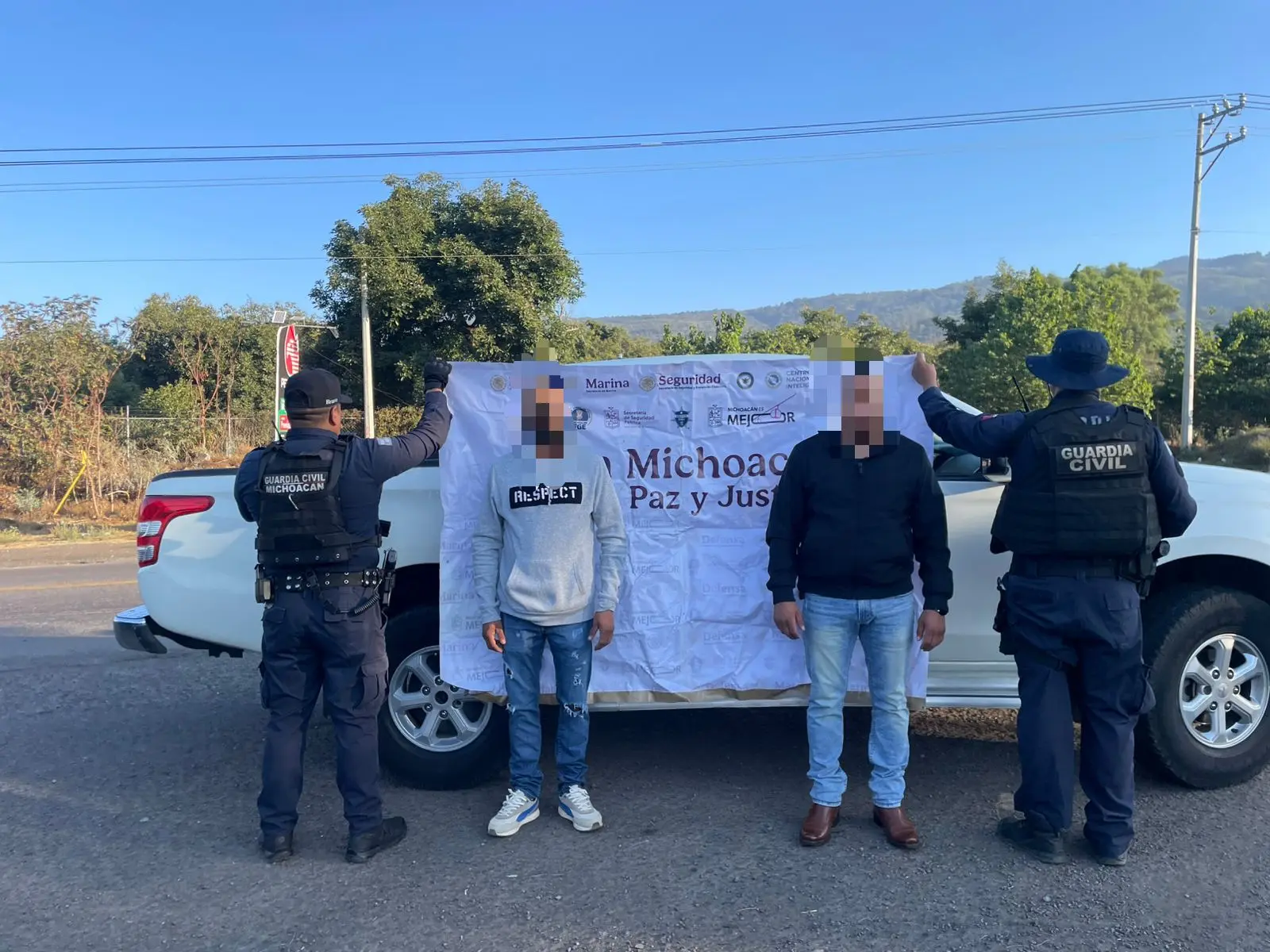 Detiene Guardia Civil a dos uruapenses en una camioneta involucrada en hechos delictivos