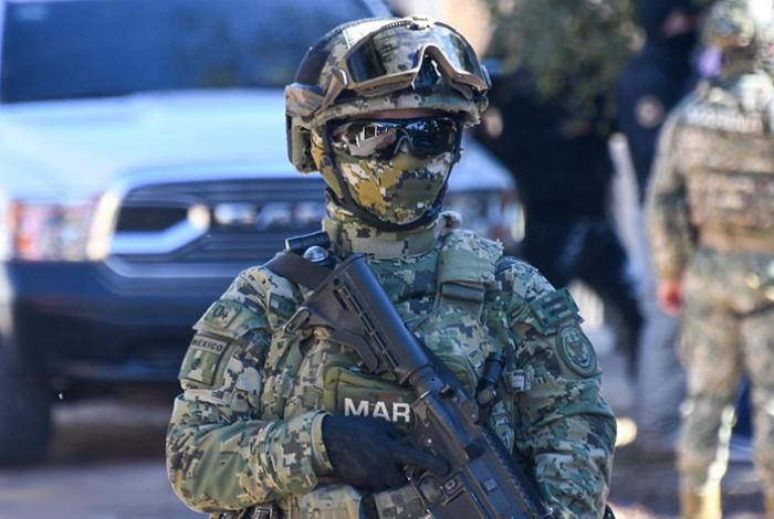 Detiene la Secretaría de Marina a 54 personas y les incautan armamento y droga, en Colima