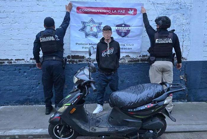 Detiene Policía de Pátzcuaro a un motociclista en posesión de enervantes