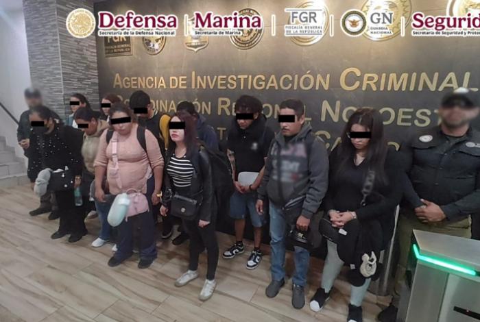 Detienen a 11 pasajeros con mochilas llenas de cocaína en Aeropuerto de Tijuana; viajaron desde Guadalajara