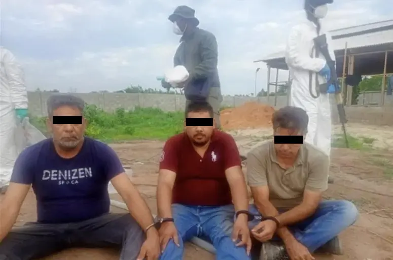Detienen a 3 mexicanos en el mayor laboratorio de metanfetamina descubierto en Nigeria