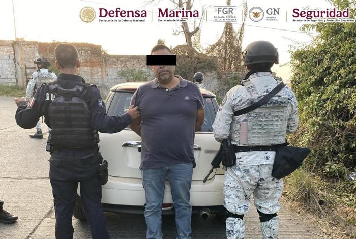 Detienen a cuatro con arma, vehículo y explosivos