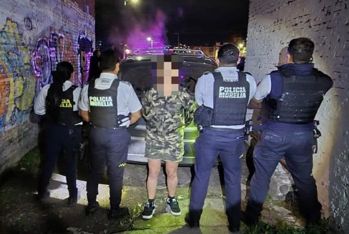 Detienen a mujer con vehículo robado tras persecución en Morelia