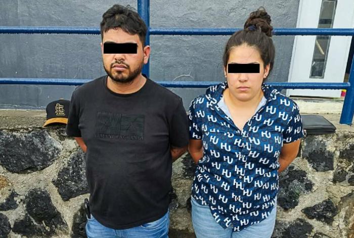 Detienen a pareja acusada de robar objetos de valor del interior de vehículos estacionados, en Morelia