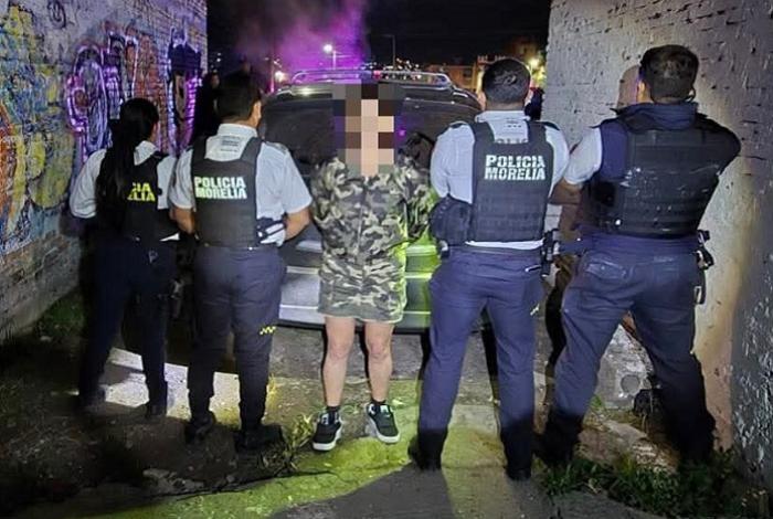 Detienen a persona con vehículo robado tras persecución en Morelia
