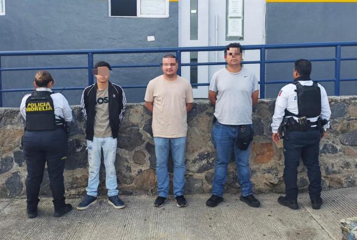 Detienen a tres en Morelia y recuperan camioneta rob4da