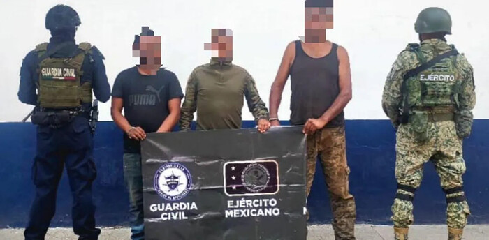 Detienen a tres hombres armados y aseguran droga  en Apatzingán