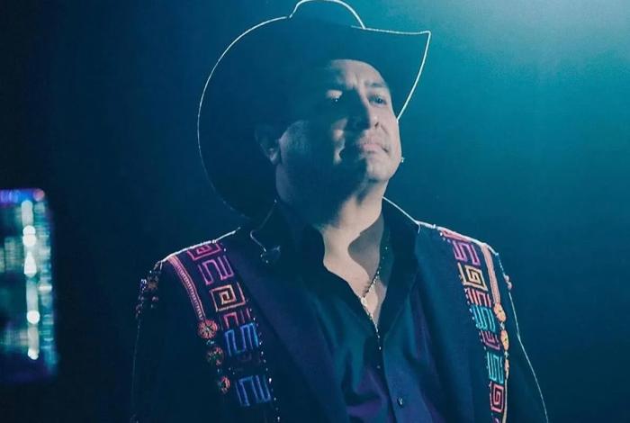 Detienen al padre de Julión Álvarez por portar armas ilegales