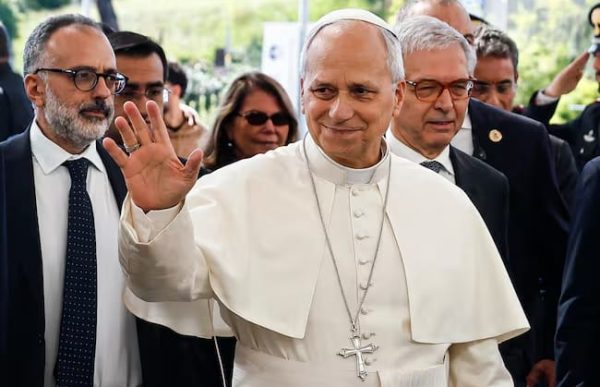 Diagnostican con cáncer de pulmón al Papa León XIV