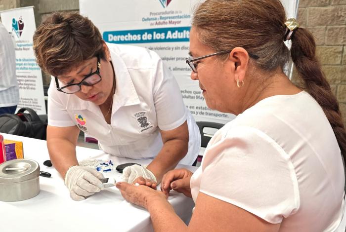 DIF Michoacán acerca servicios de salud a personas adultas mayores