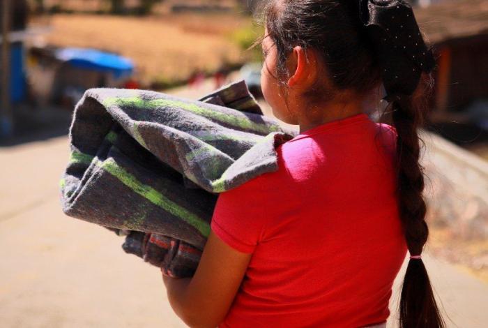 DIF Morelia entrega más de 2 mil 700 cobijas en comunidades prioritarias