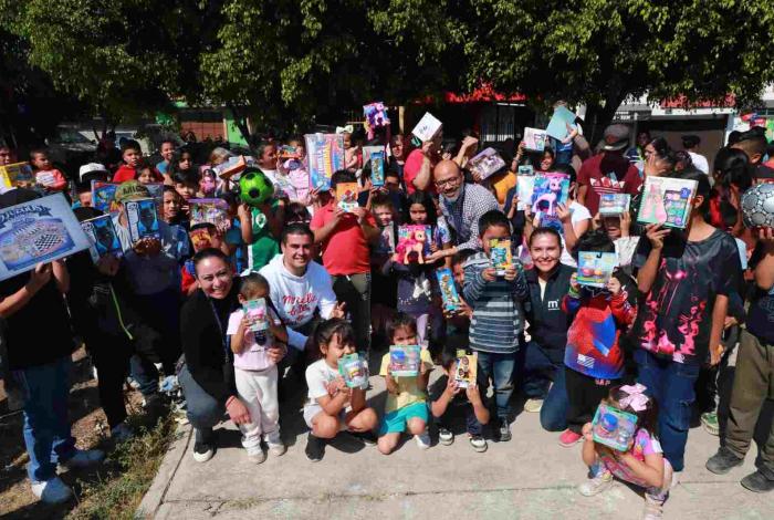 DIF Morelia lleva alegría a niñas y niños con entrega de juguetes de Reyes Magos