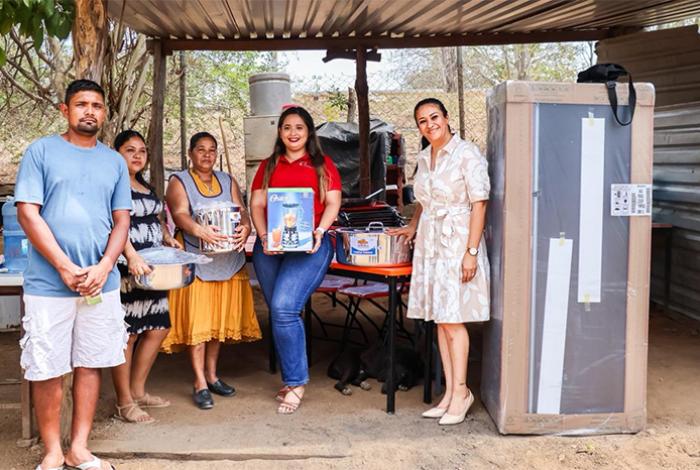 DIF Municipal de Lázaro cárdenas entrega equipamiento al comedor comunitario “Sonrisas Alegres” en El Reino