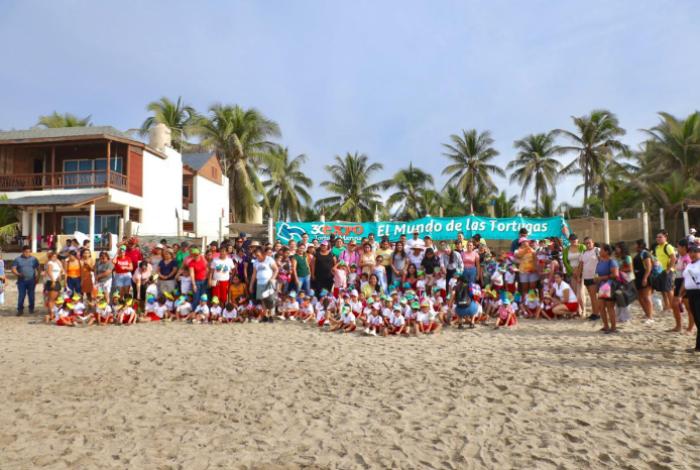 DIF Municipal y Alumnos del CAIC Visitan Campamento Tortuguero