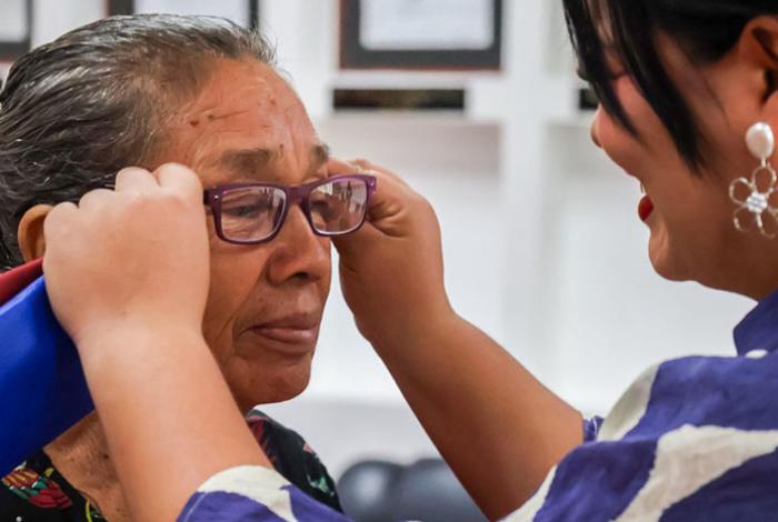 DIF Municipal y Óptica Shop entregan 31 pares de lentes en Lázaro Cárdenas