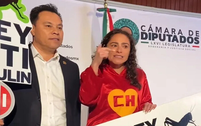 Diputada impulsa Ley Anti-Chapulín disfrazada de Chapulín Colorado