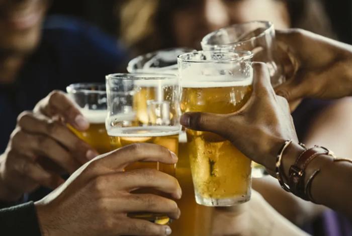 Diputados evalúan subir impuesto a cerveza para recaudar 6,500 millones de pesos