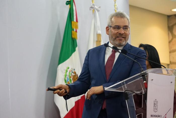 Discriminatorio e ilegal, cobrar impuestos a remesas: Bedolla