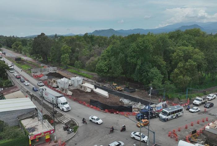 Distribuidor vial La Hielera en Uruapan con avance del 74 %